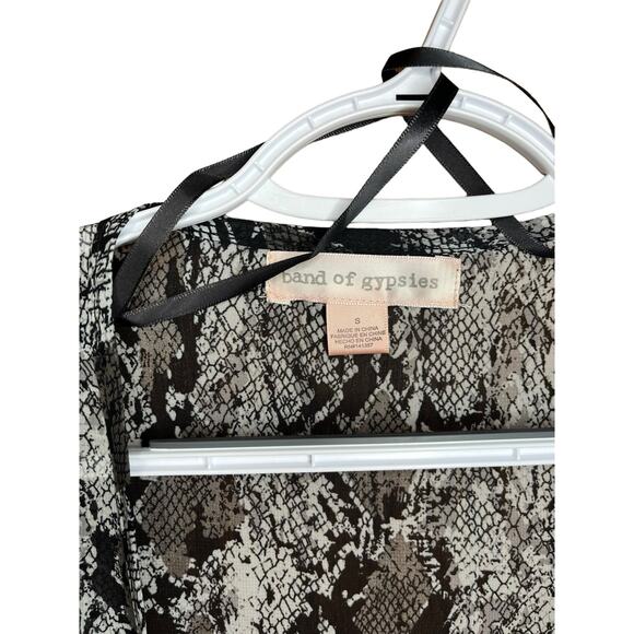 Band of Gypsies NWT Gray Snakeskin Open Duster Sheer Size Small - Picture 3 of 5